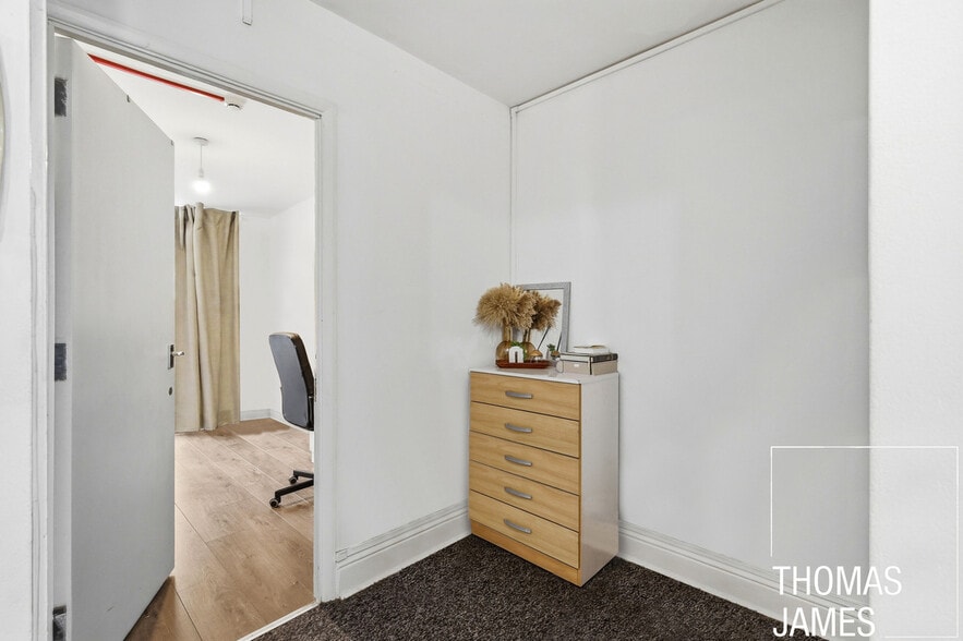 414 Hornsey Rd, London for sale - Interior Photo - Image 3 of 19