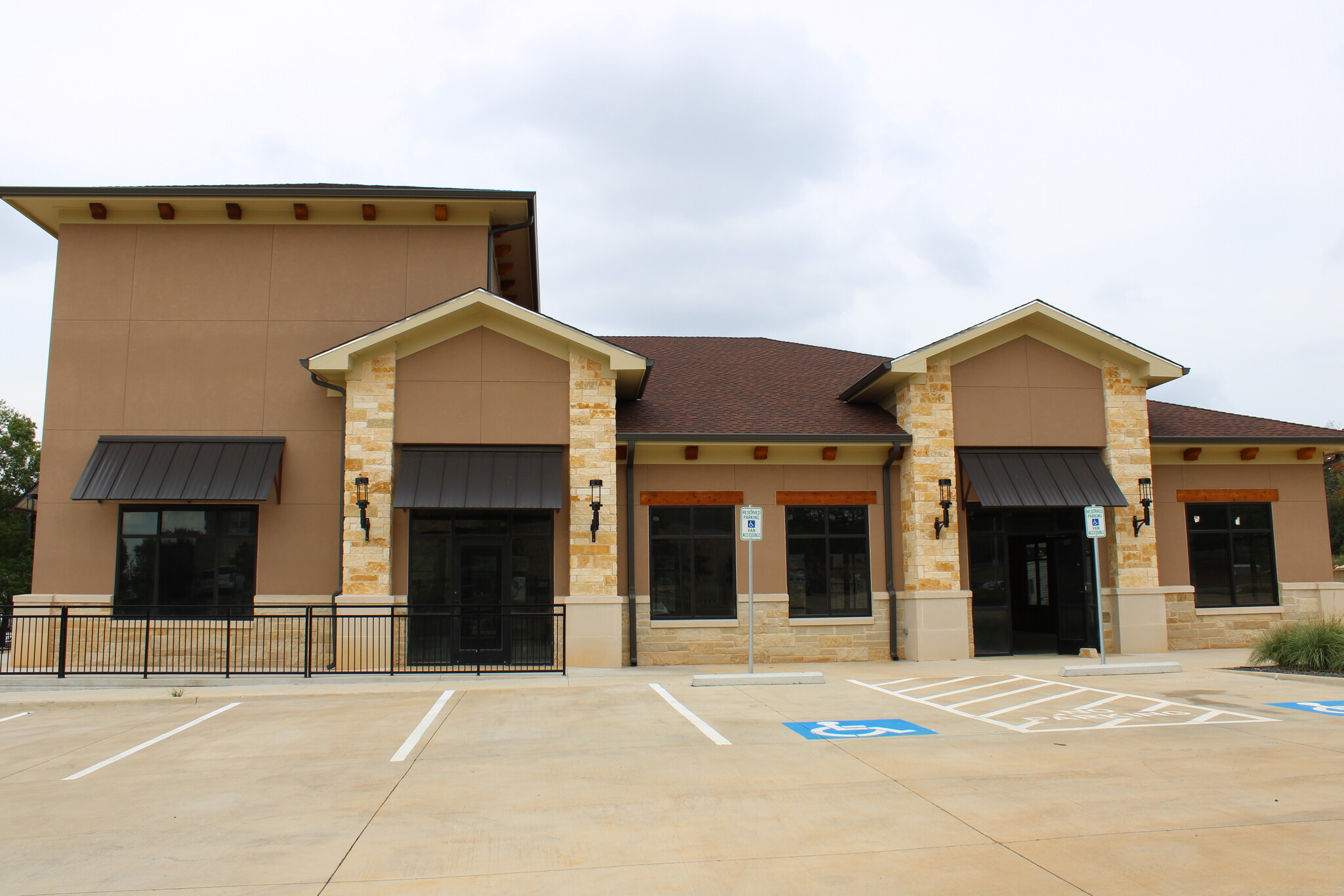 3143 Golden, Tyler, TX for lease Building Photo- Image 1 of 5