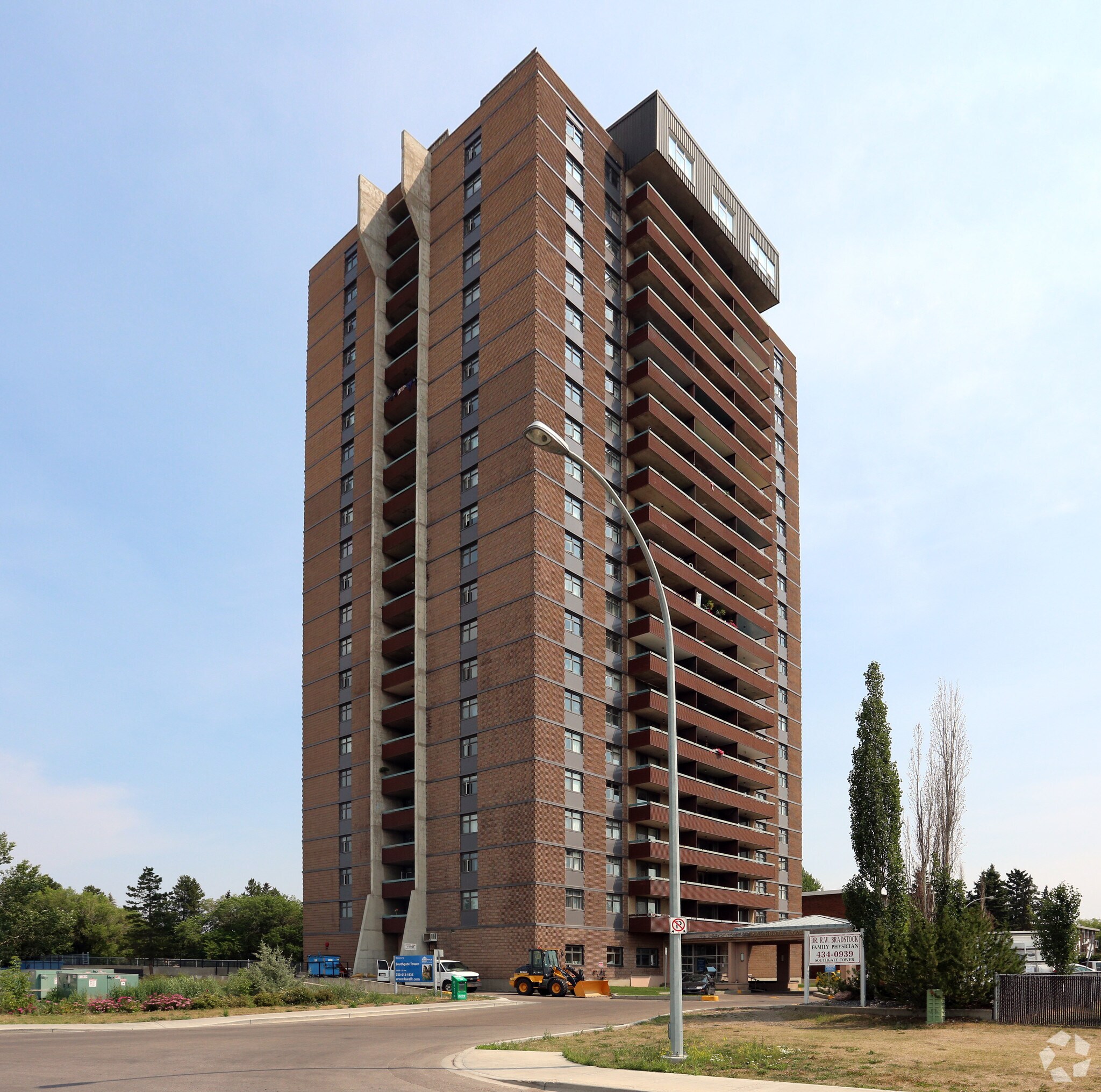 11020 53rd Ave, Edmonton, AB for sale Primary Photo- Image 1 of 1