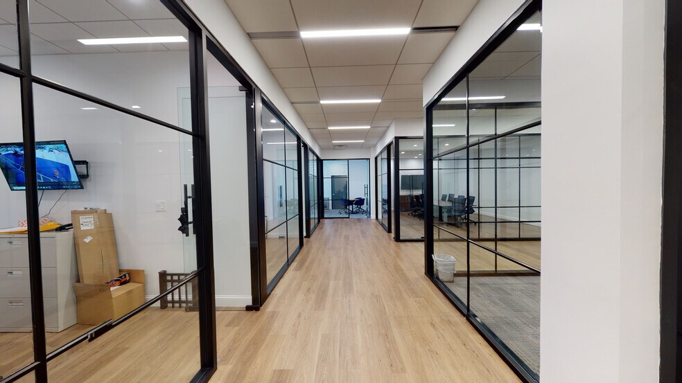 1 Old Country Rd, Carle Place, NY à louer - Numérisation 3D de Matterport - Image 2 de 5