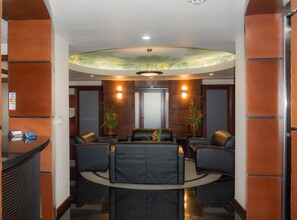 152 Ne 167th St, Miami, FL for lease Interior Photo- Image 1 of 16