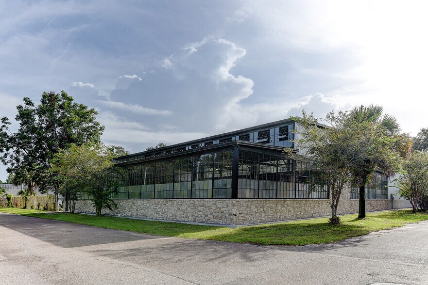 555 E 3rd St, Jacksonville, FL à louer - Photo du bâtiment - Image 3 de 27
