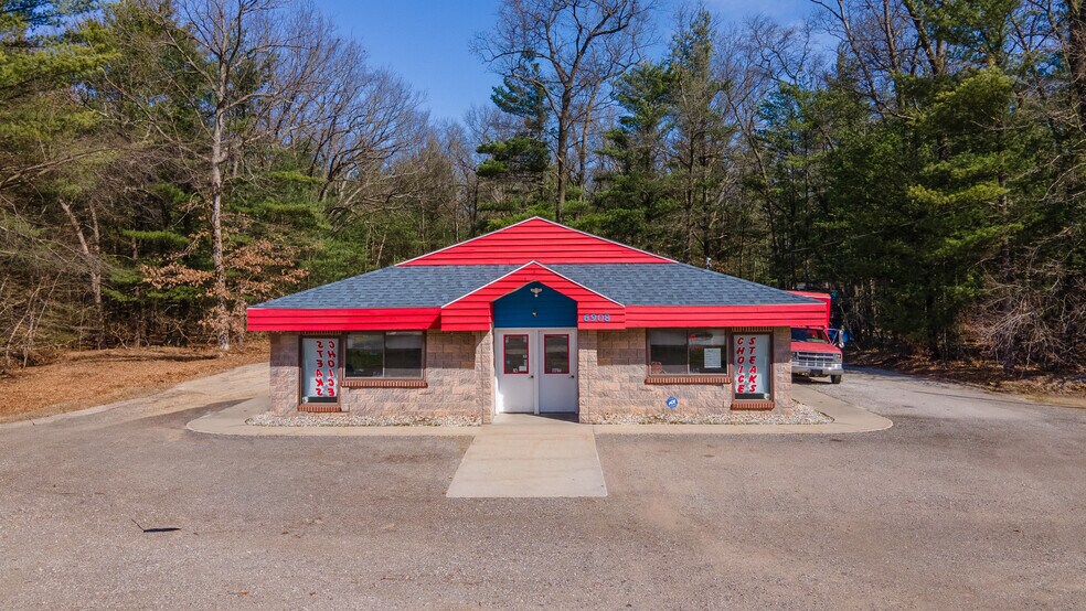 6908 E Apple Ave, Muskegon, MI à vendre - Photo principale - Image 1 de 46