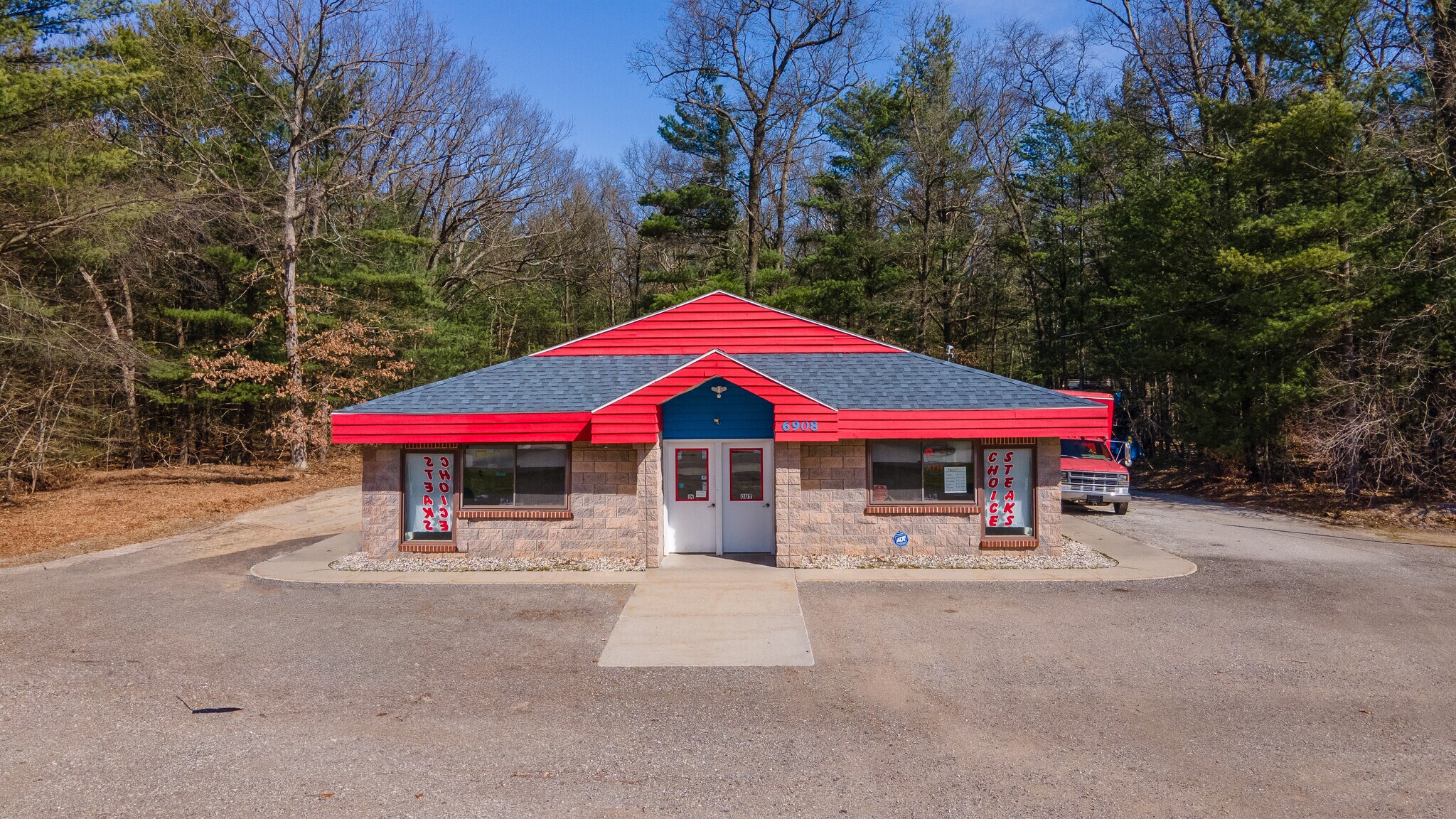 6908 E Apple Ave, Muskegon, MI for sale Primary Photo- Image 1 of 47