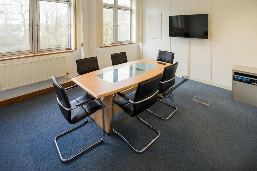 Hooton Rd, Ellesmere Port for lease - Interior Photo - Image 2 of 57