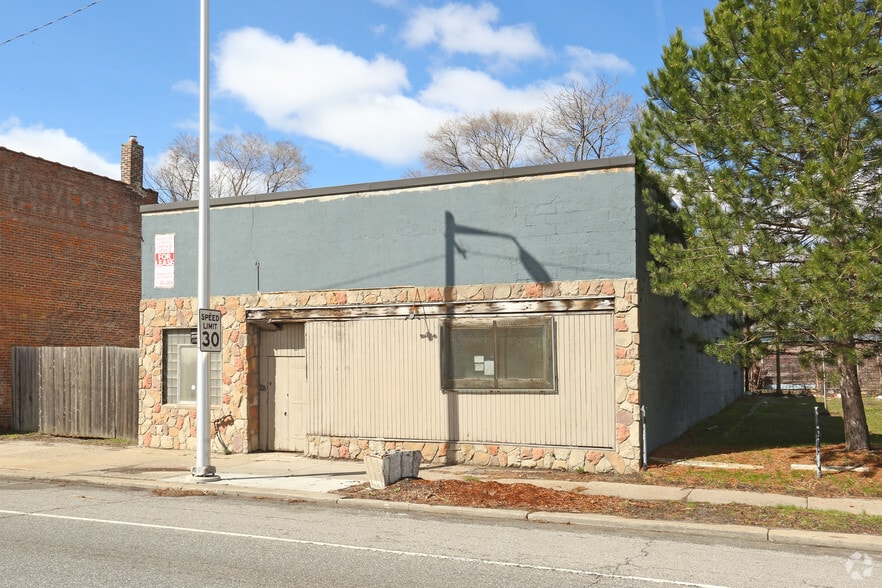 16539 Livernois Ave, Detroit, MI à louer - Photo du bâtiment - Image 3 de 4