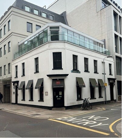 1 Commercial St, Jersey à louer - Photo du bâtiment - Image 2 de 2