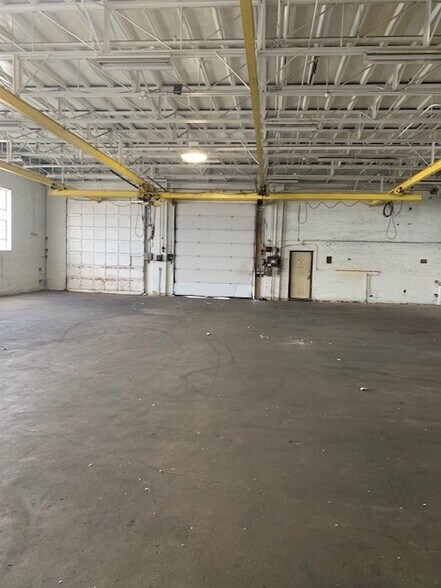 2501 S Front Street portefeuille de 2 propriétés à vendre sur LoopNet.ca - Photo intérieure - Image 3 de 8