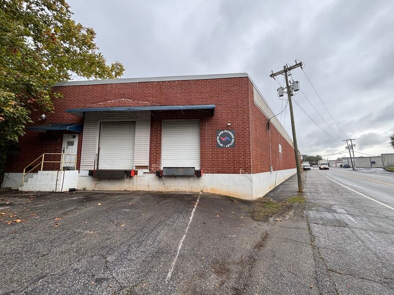 312 Industrial Dr, Greenville, SC à louer - Photo du bâtiment - Image 2 de 3