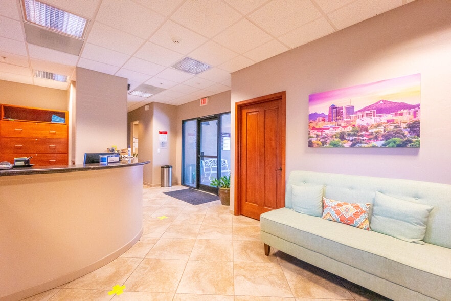 3075 N Swan Rd, Tucson, AZ à louer - Photo intérieure - Image 1 de 15