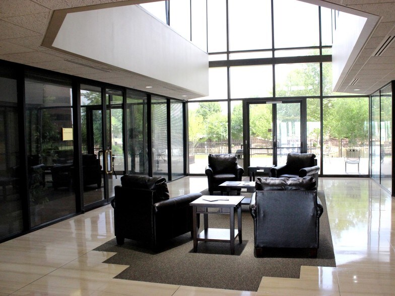 7645 E 63rd St, Tulsa, OK à louer - Photo intérieure - Image 3 de 6