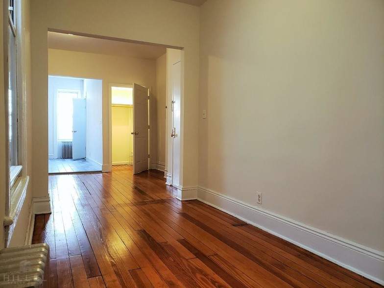 1854 Madison St, Ridgewood, NY à vendre - Photo intérieure - Image 3 de 6