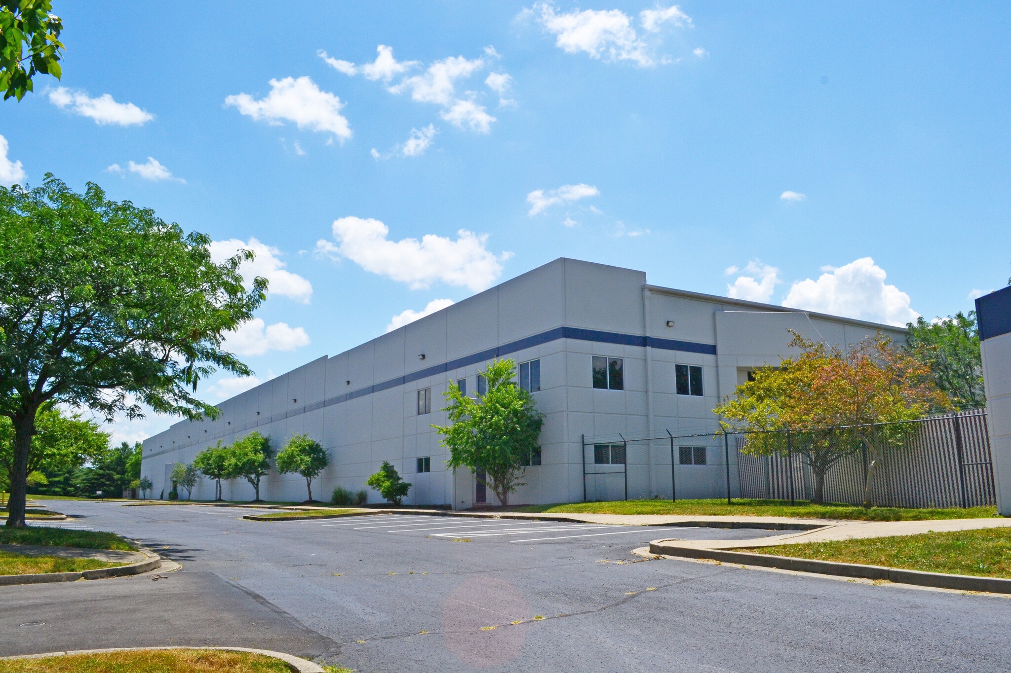 7300 Intermodal Dr, Louisville, KY for lease Primary Photo- Image 1 of 4