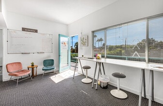 664-668 N Palm Canyon Dr, Palm Springs, CA à louer Photo intérieure- Image 2 de 5