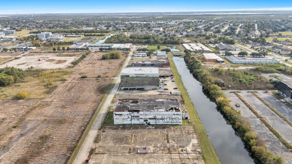 6700 Plaza Dr, New Orleans, LA à vendre - Photo du bâtiment - Image 2 de 5
