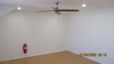 225-227 Manhattan Beach Blvd, Manhattan Beach, CA à louer Photo du bâtiment- Image 2 de 4