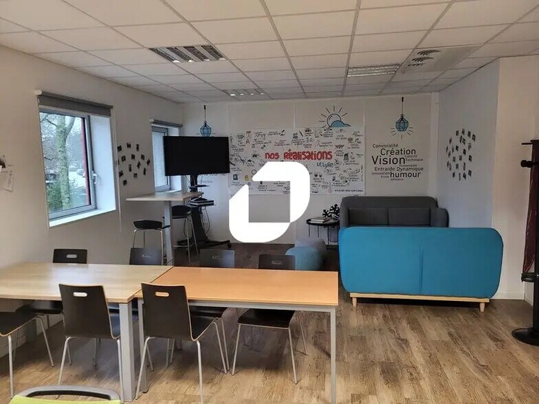 Office in Pessac for lease - Interior Photo - Image 2 of 9