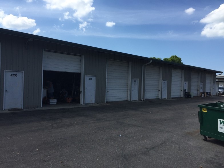 4253 Derek Way, Sarasota, FL for lease - Building Photo - Image 3 of 4