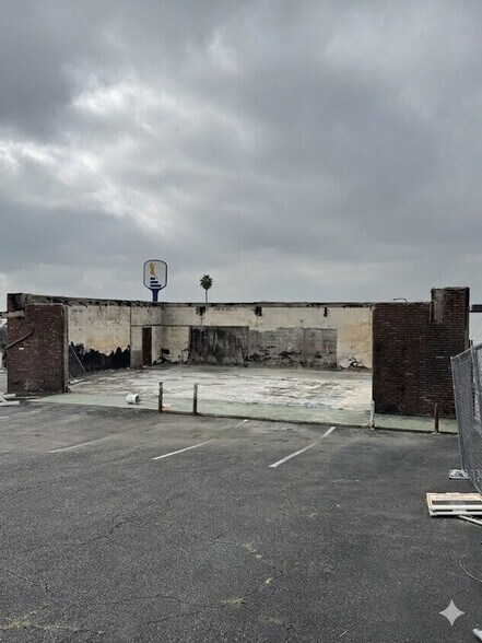2427 Lake Ave, Altadena, CA for sale - Building Photo - Image 2 of 2