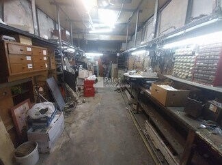 Plus de détails pour Multi-résidentiel à vendre