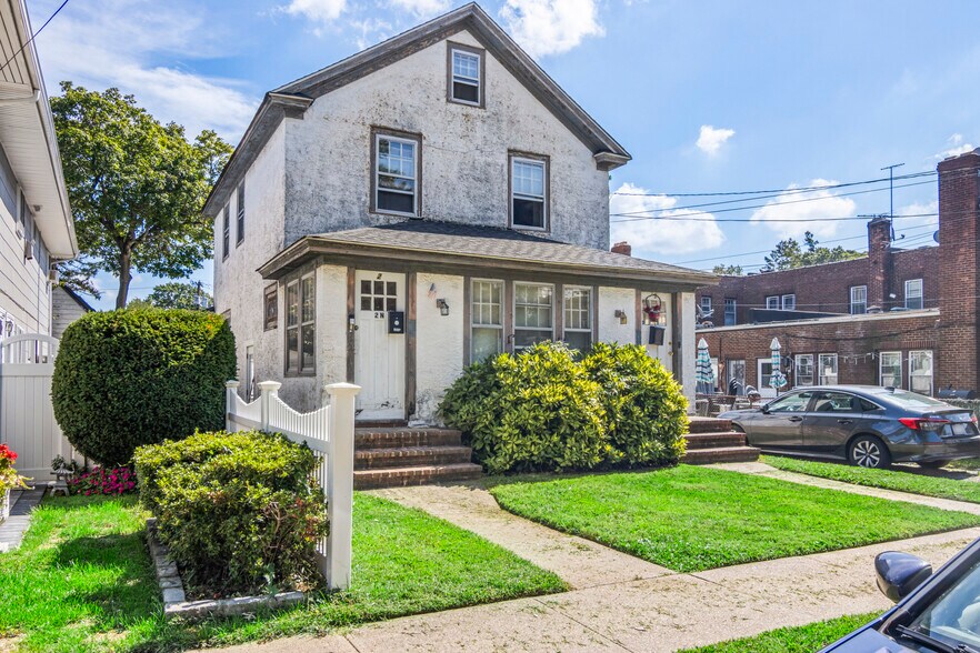 2 Carleton Pl, North Baldwin, NY à vendre - Photo du bâtiment - Image 3 de 9