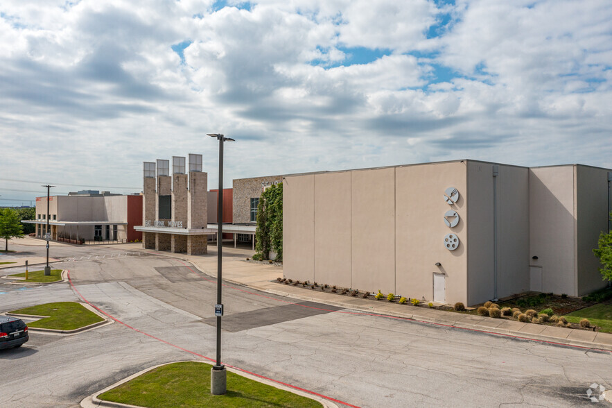 10110 Technology Blvd E, Dallas, TX for sale - Primary Photo - Image 1 of 1