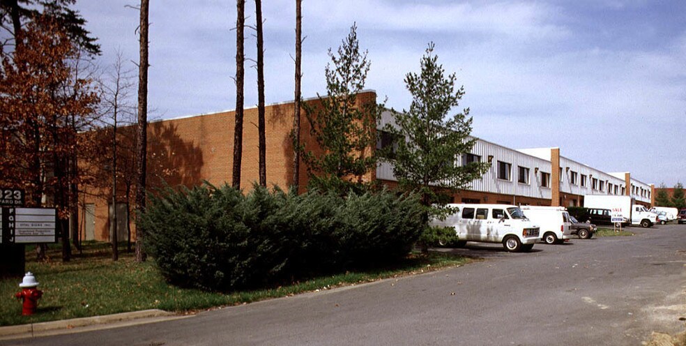 1323 Shepard Dr, Sterling, VA à louer - Photo du bâtiment - Image 2 de 36