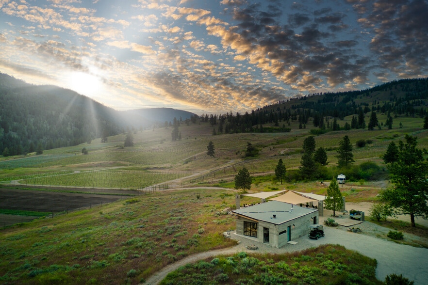 26405 Garnet Valley Rd, Summerland, BC for sale - Building Photo - Image 3 of 29