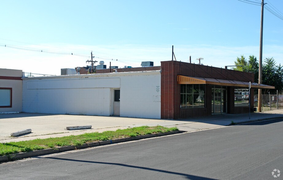 3220 S Acoma St, Englewood, CO à louer - Photo du bâtiment - Image 3 de 4
