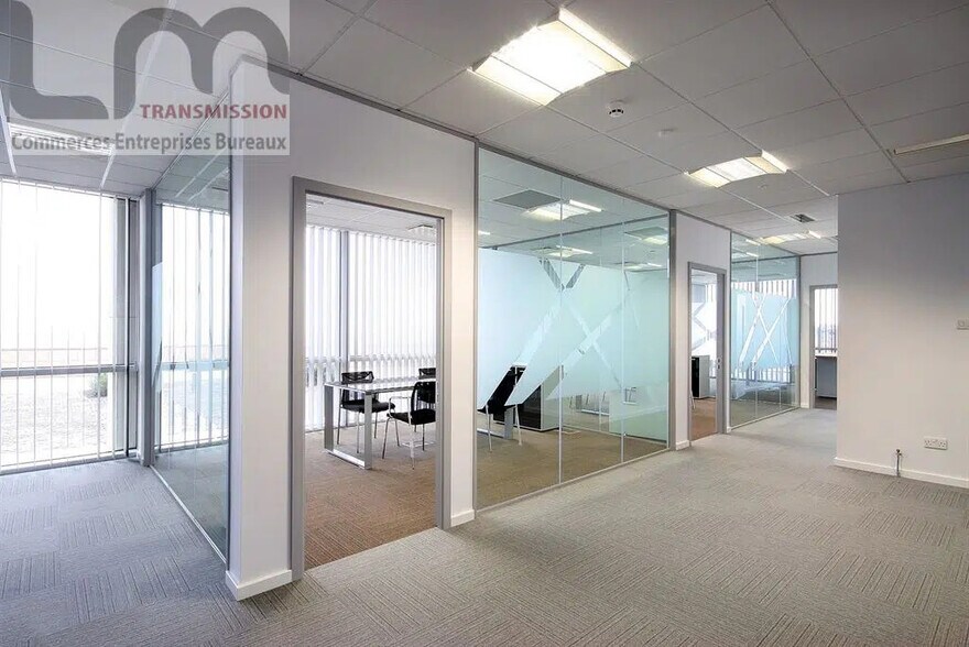 Office in Vincennes for lease - Interior Photo - Image 3 of 4