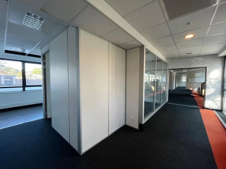 11 Chemin Des Petites Brosses, Caluire-et-Cuire for lease - Building Photo - Image 2 of 13