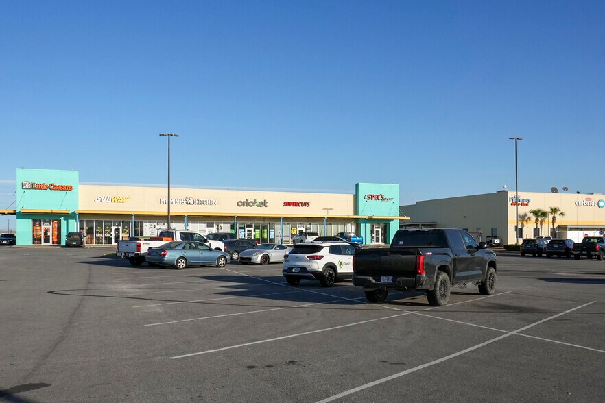 10529 S Padre Island Dr, Corpus Christi, TX for lease - Building Photo - Image 1 of 3