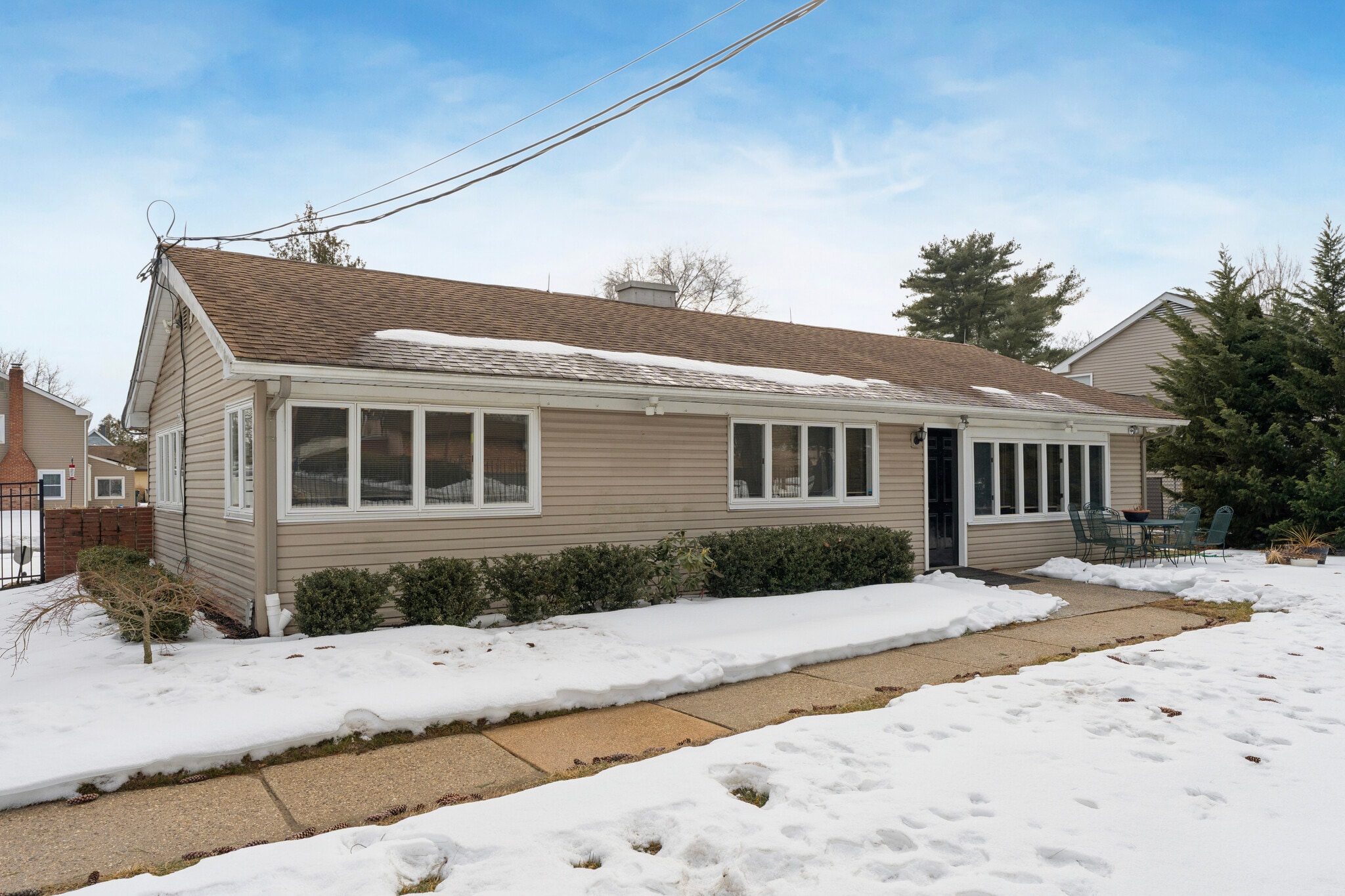 81 Somerset Dr, Willingboro, NJ for sale Primary Photo- Image 1 of 17