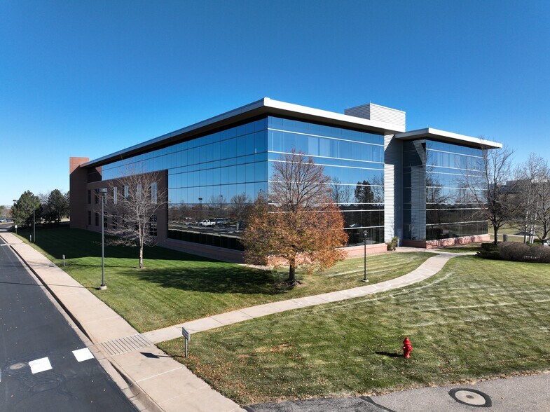 1557 Promontory Cir, Greeley, CO à vendre - Communauté Matterport - Image 2 de 10