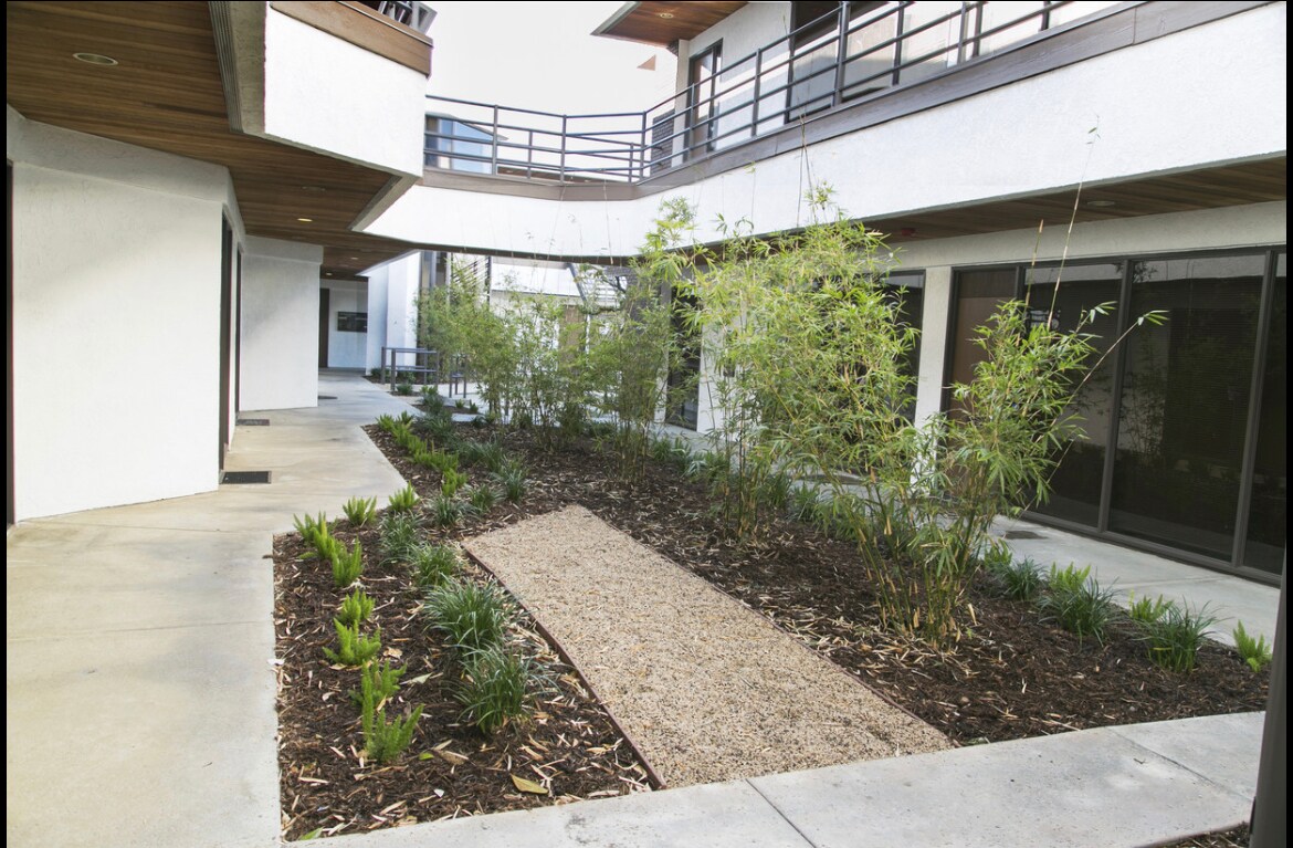 1122 E Lincoln Ave, Orange, CA à louer Photo du bâtiment- Image 1 de 15