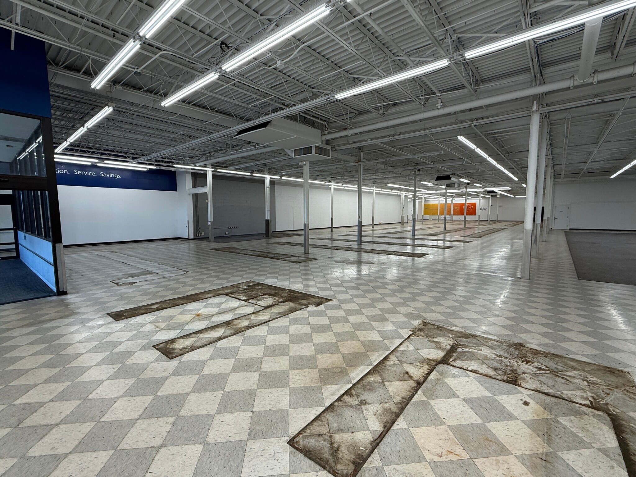 4335-4345 Lincoln Way E, Massillon, OH for lease Interior Photo- Image 1 of 4