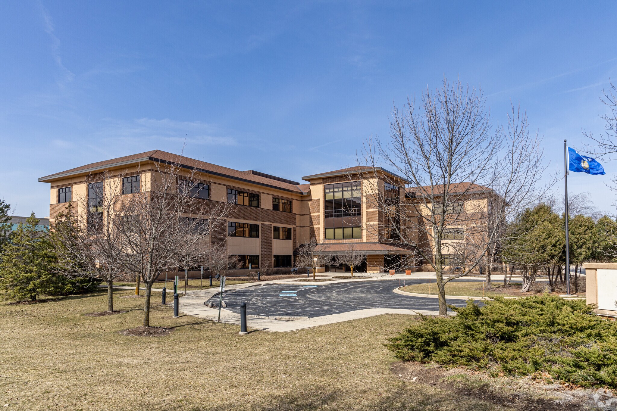 N19W24130 Riverwood Dr, Waukesha, WI for lease Building Photo- Image 1 of 6