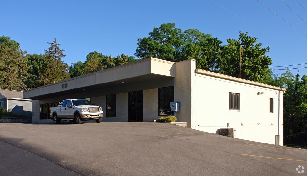 1530 Amsterdam Rd, Ft Wright, KY for lease - Primary Photo - Image 1 of 9