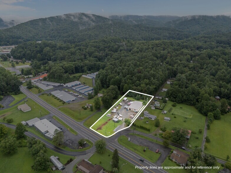 19-21 Upper Glade Creek Rd, Pisgah Forest, NC à vendre - Photo du bâtiment - Image 3 de 20