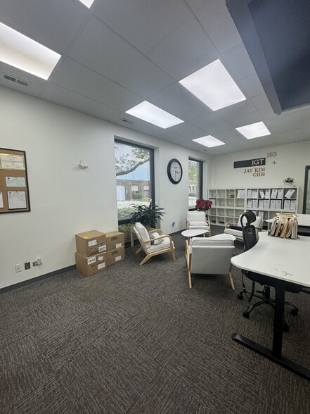 1480 Howard St, Elk Grove Village, IL for lease - Building Photo - Image 2 of 15
