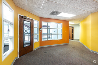 3737 S Elizabeth St, Independence, MO for lease Interior Photo- Image 2 of 16