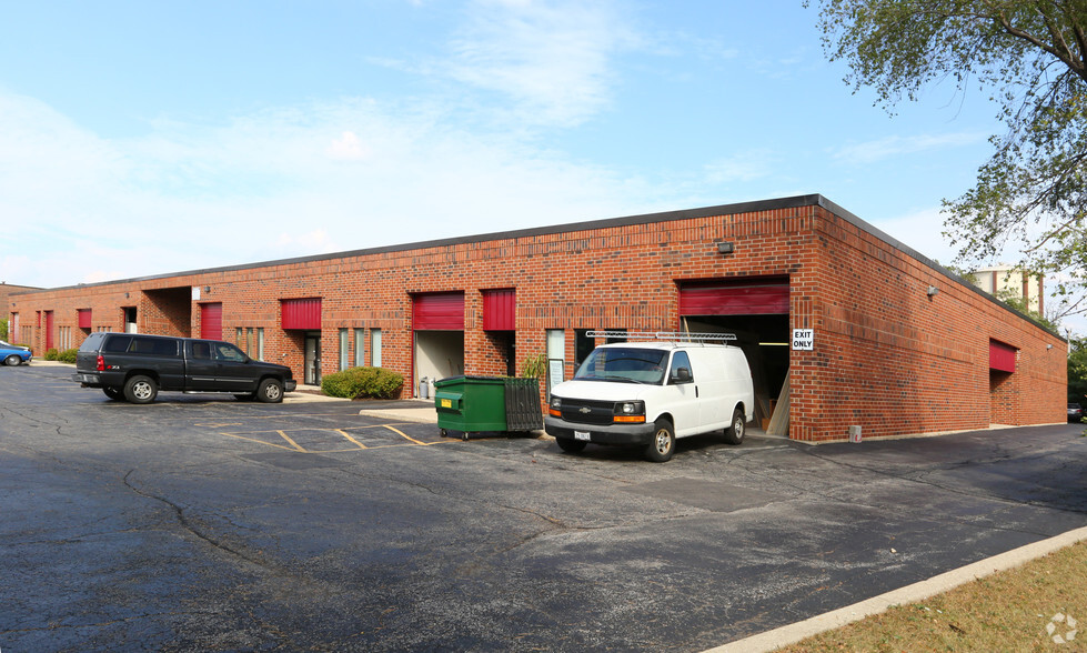 925 Seton Ct, Wheeling, IL for lease - Building Photo - Image 1 of 3