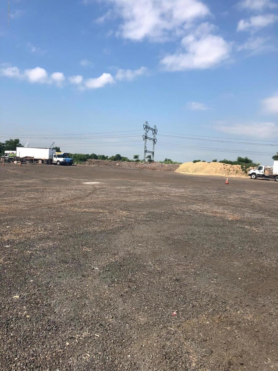 335 Bloomfield Ave, Staten Island, NY for lease Primary Photo- Image 1 of 4