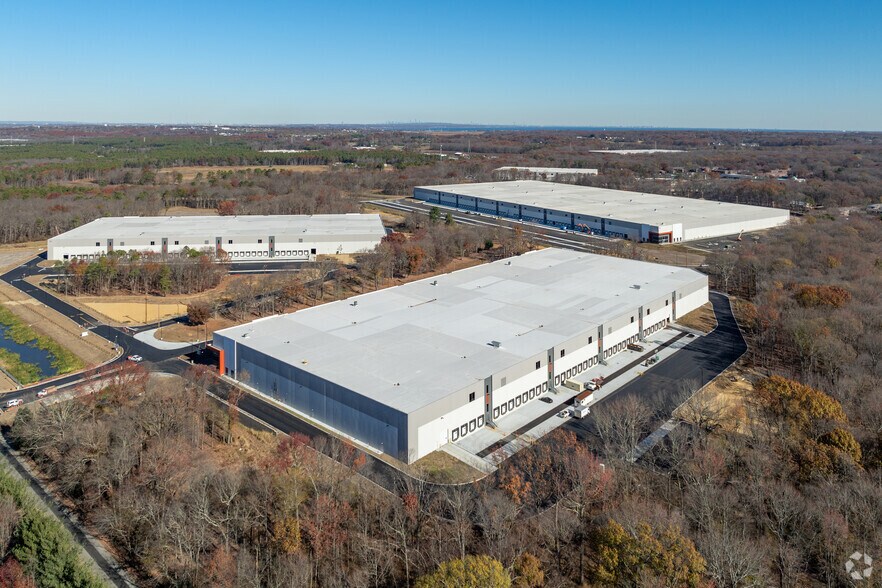 Jake Brown Rd, Old Bridge, NJ à louer - Photo du bâtiment - Image 1 de 11