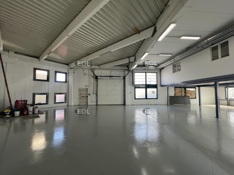 Flex in La Courneuve for sale - Building Photo - Image 2 of 10