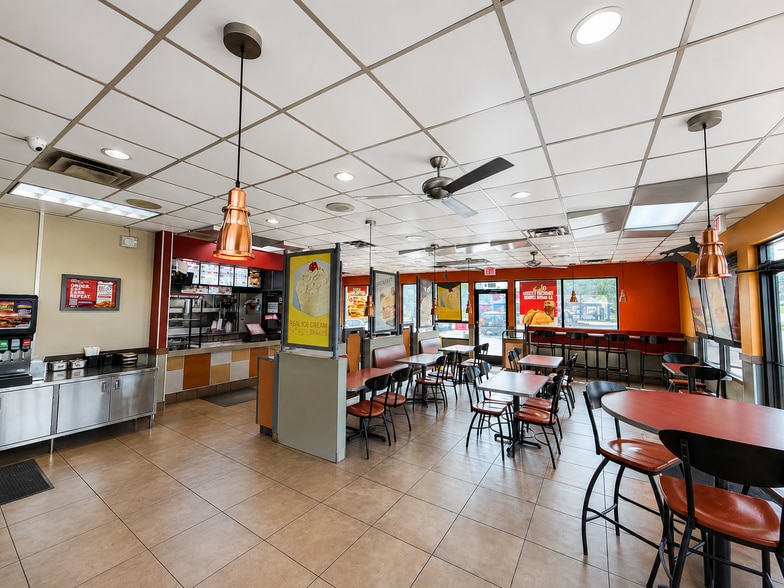 110 E William Cannon Dr, Austin, TX for lease - Building Photo - Image 3 of 9