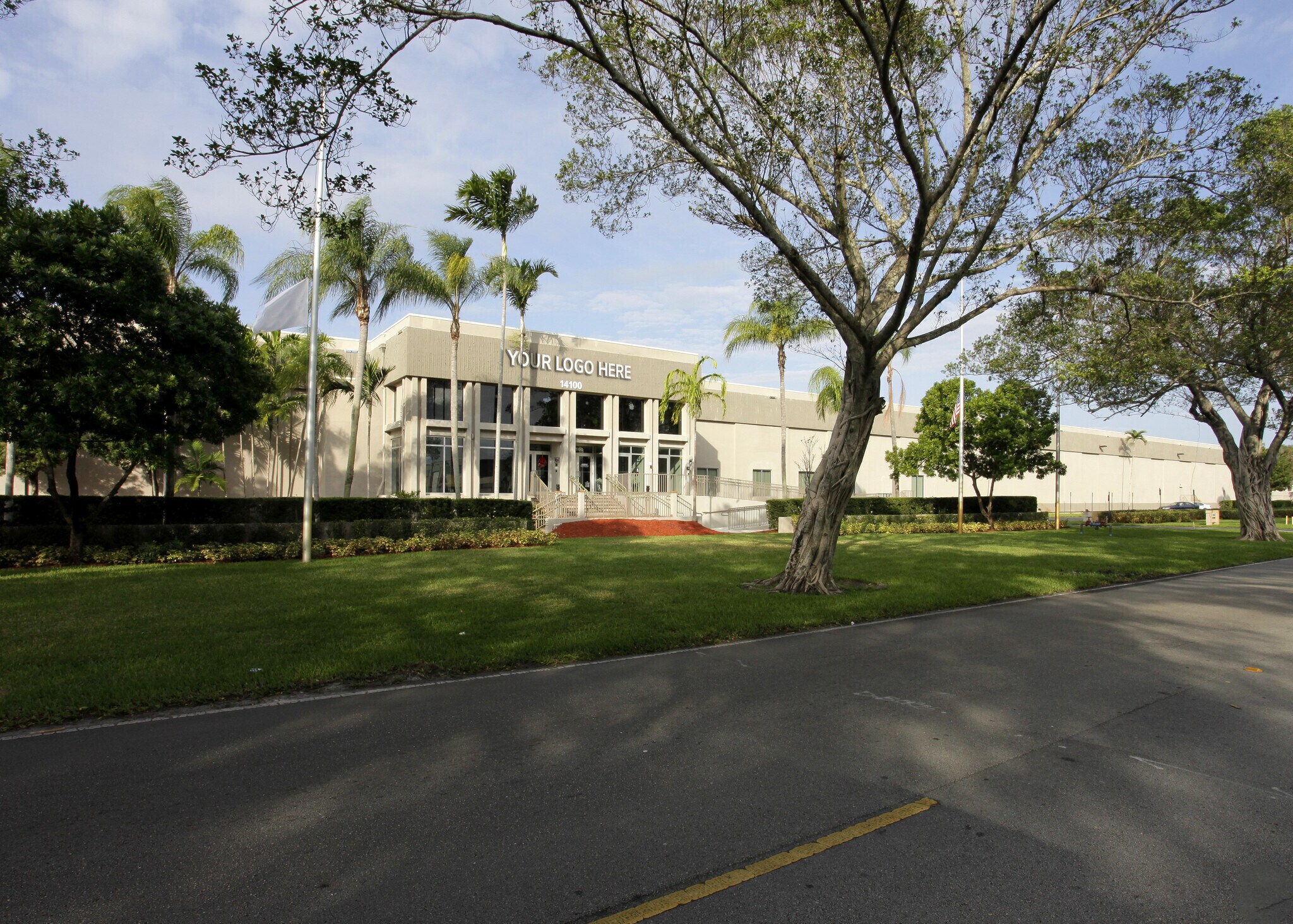 14100 NW 60th Ave, Miami Lakes, FL à louer Photo du bâtiment- Image 1 de 7