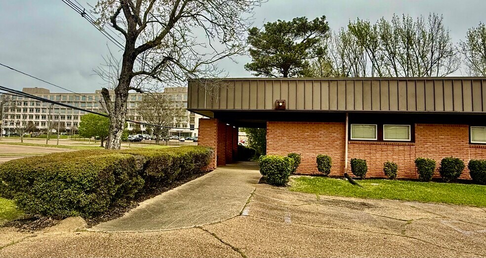 1814 Hospital Dr, Jackson, MS à vendre - Photo du bâtiment - Image 2 de 15