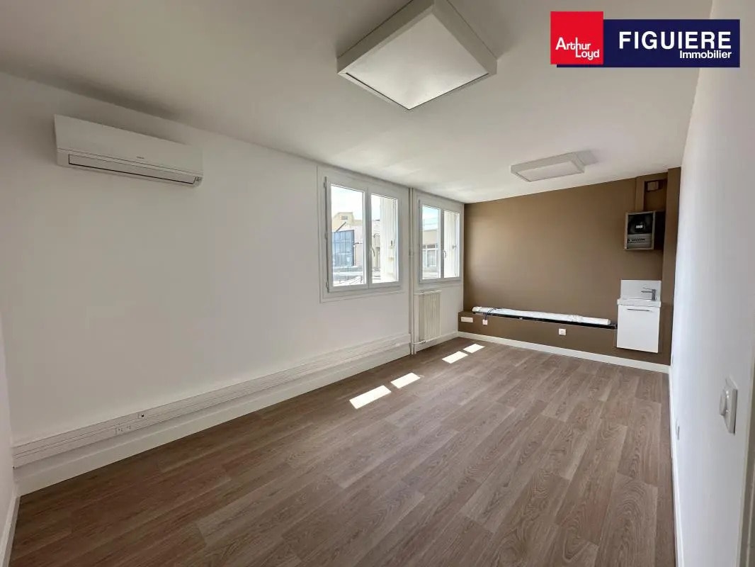 Office in Aix-en-Provence for lease Building Photo- Image 1 of 6