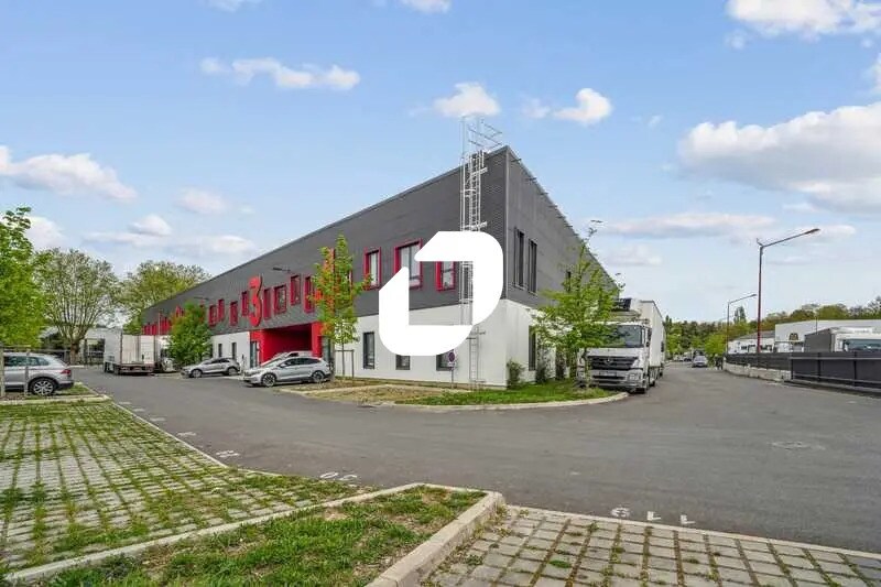 Flex in Gonesse for lease Building Photo- Image 1 of 15